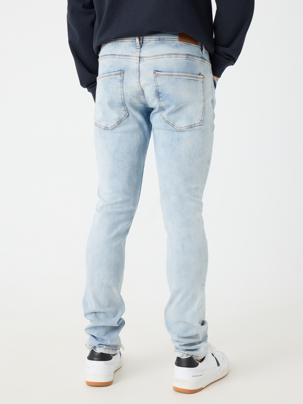 Jeans slim azul claro lavado azul claro vista meia traseira