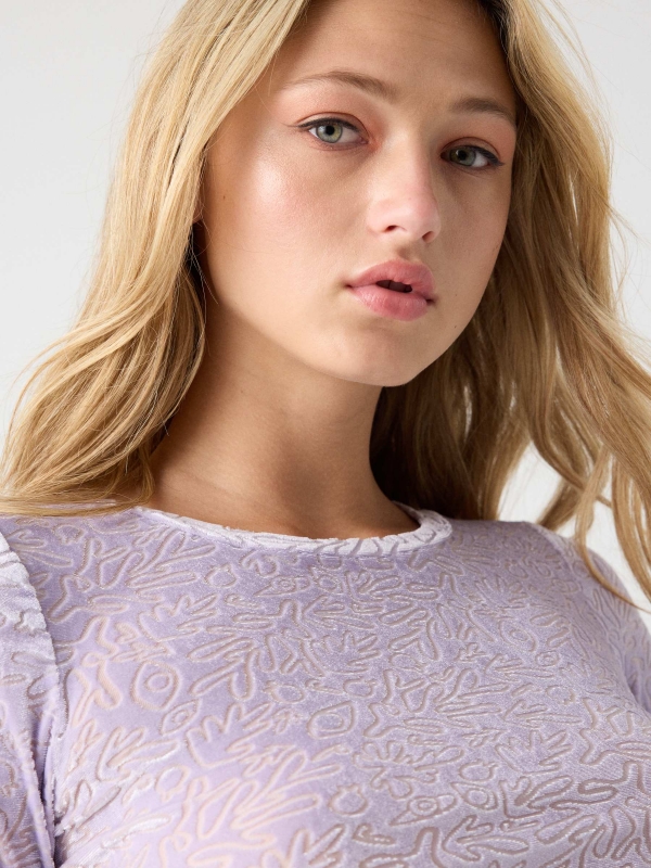 T-shirt de tule flocado lilás vista detalhe