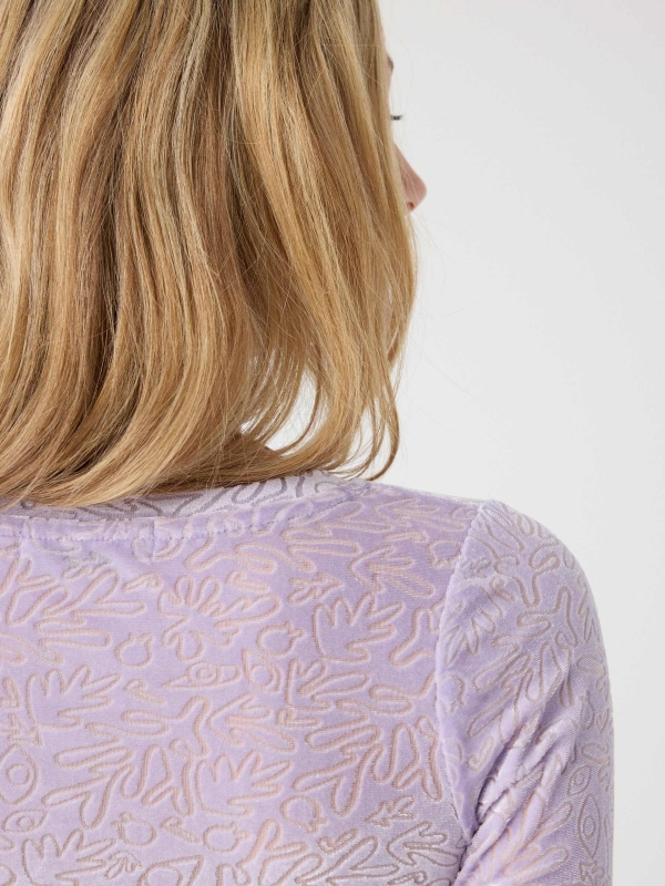 T-shirt de tule flocado lilás vista detalhe
