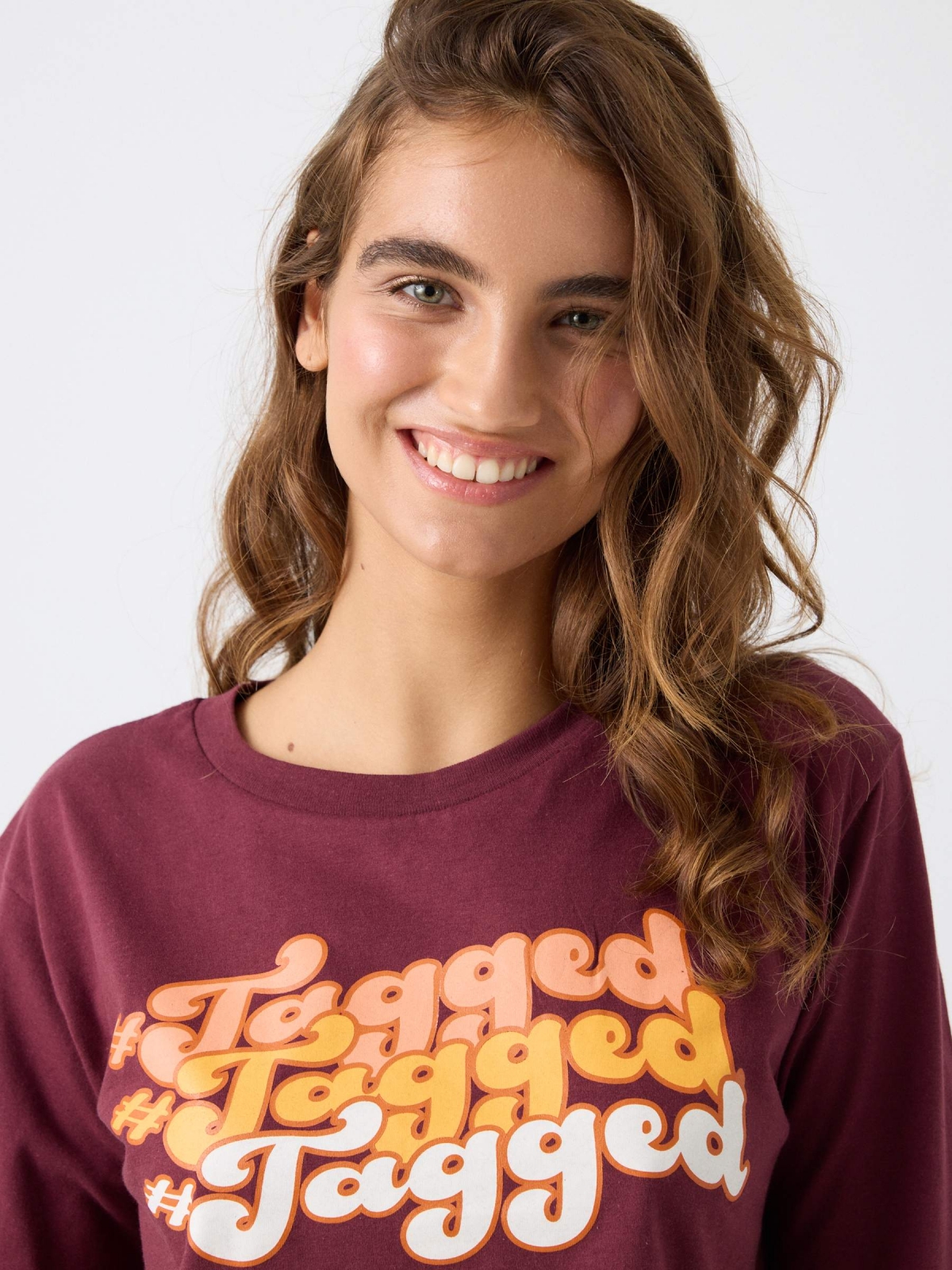 T-shirt with print burgundy detail view