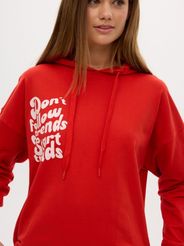Sweatshirt Don´t Follow Trends vermelho vista detalhe