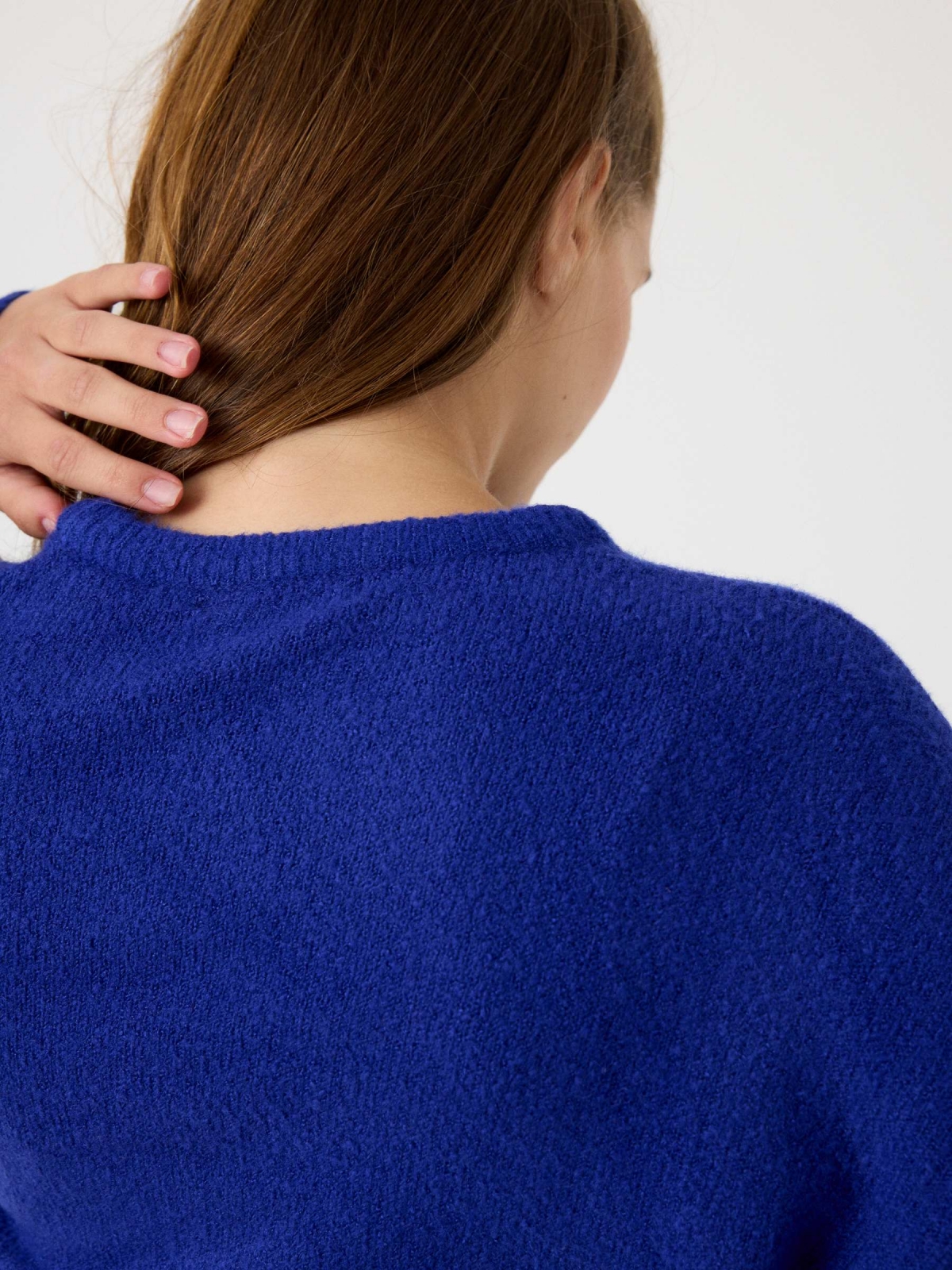 Shoulder seam sweater dark blue detail view