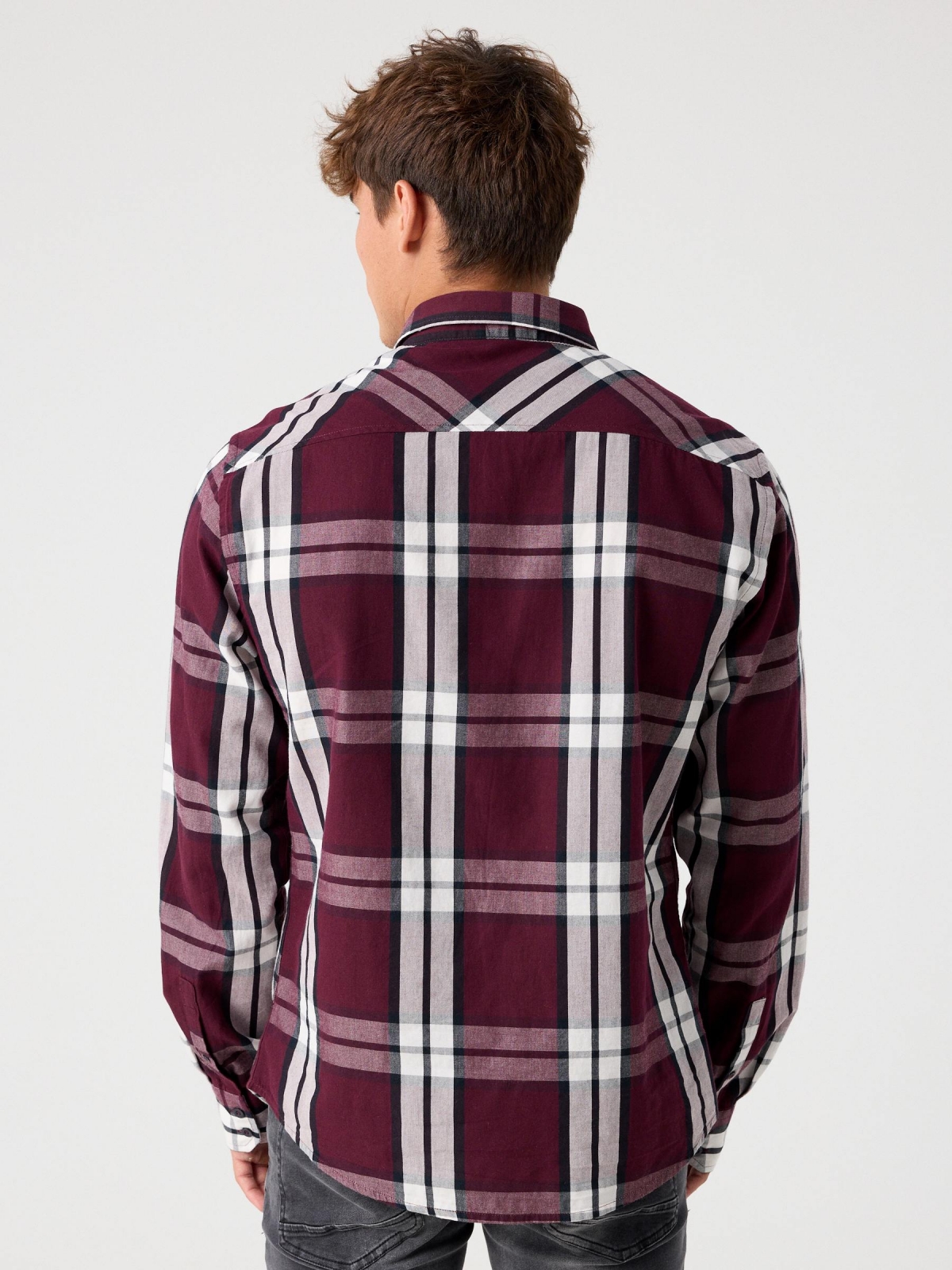 Checked shirt with flap pockets garnet middle back view