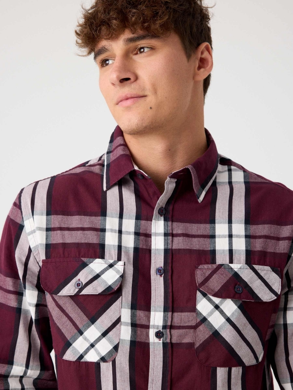 Checked shirt with flap pockets garnet detail view