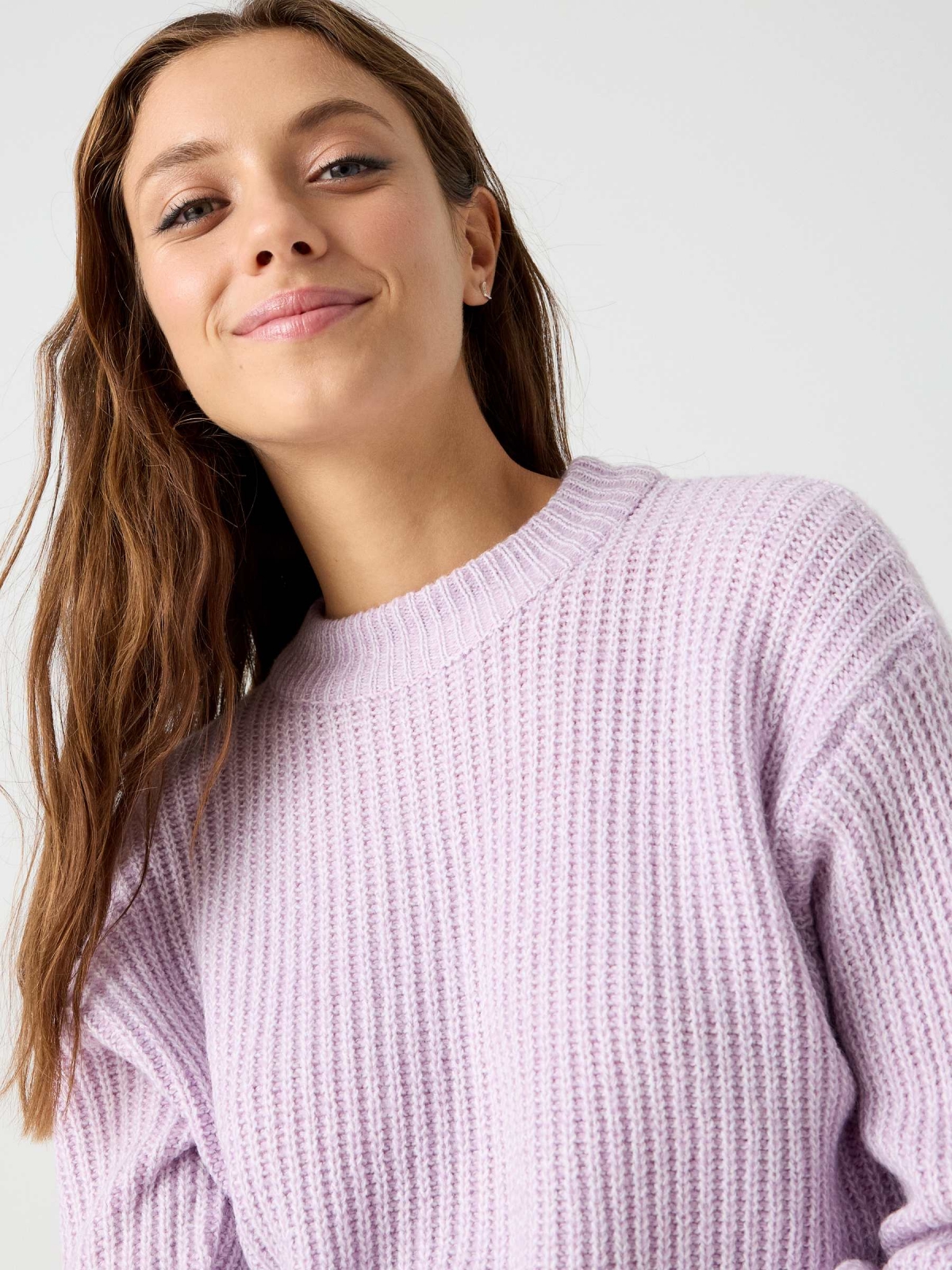 Sweater round neck lilac detail view