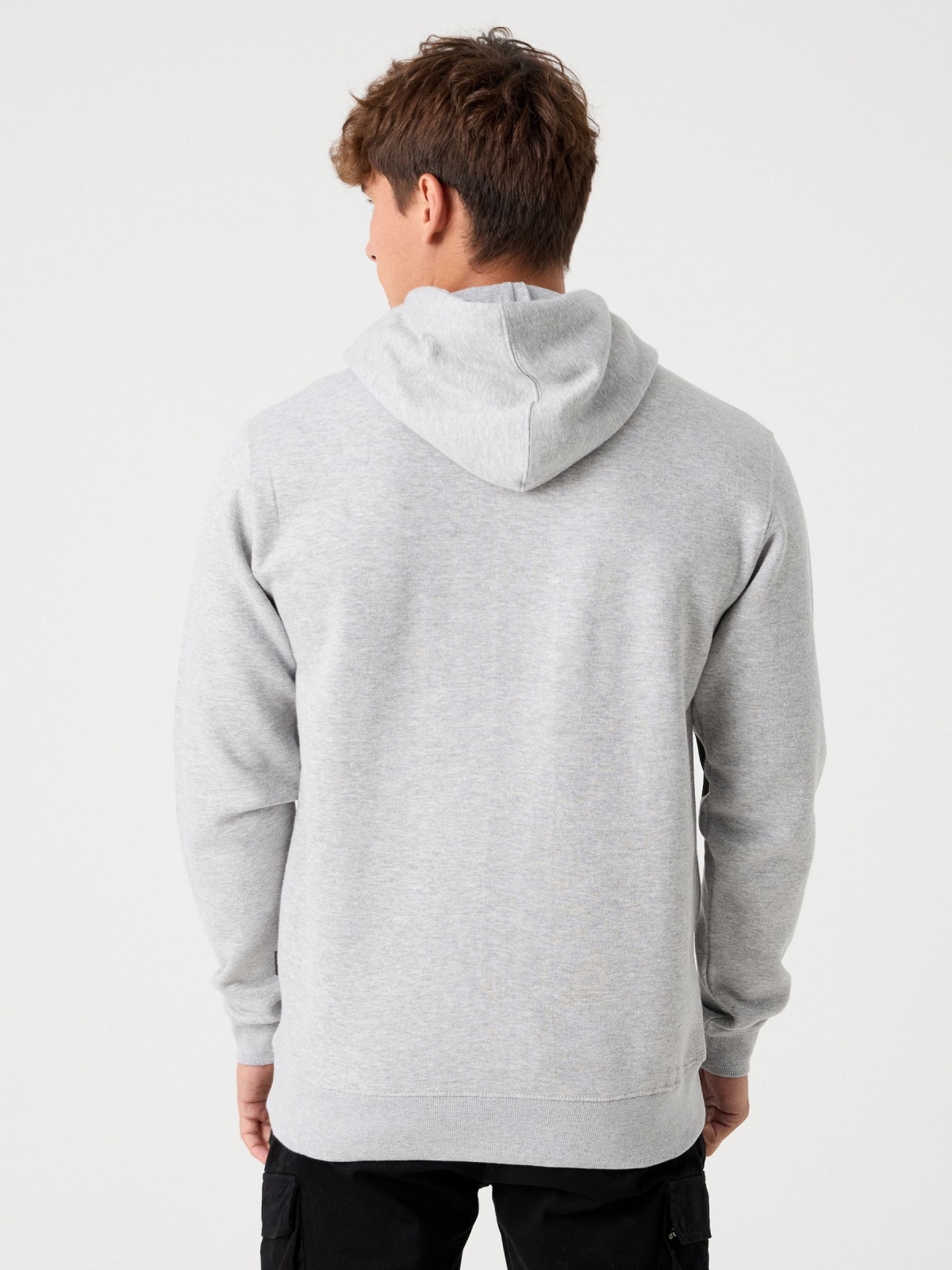 Printed gray hoodie cinza vista meia traseira