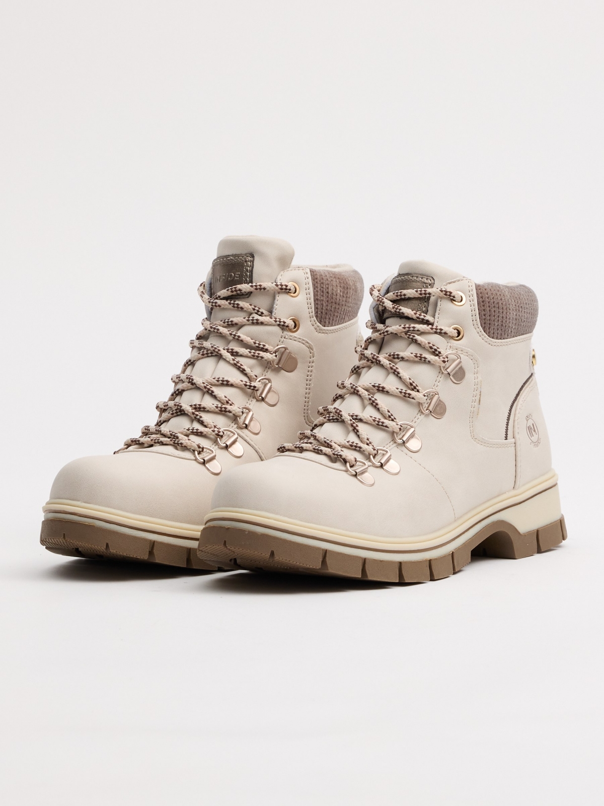 Beige mountain style boot beige 45º front view