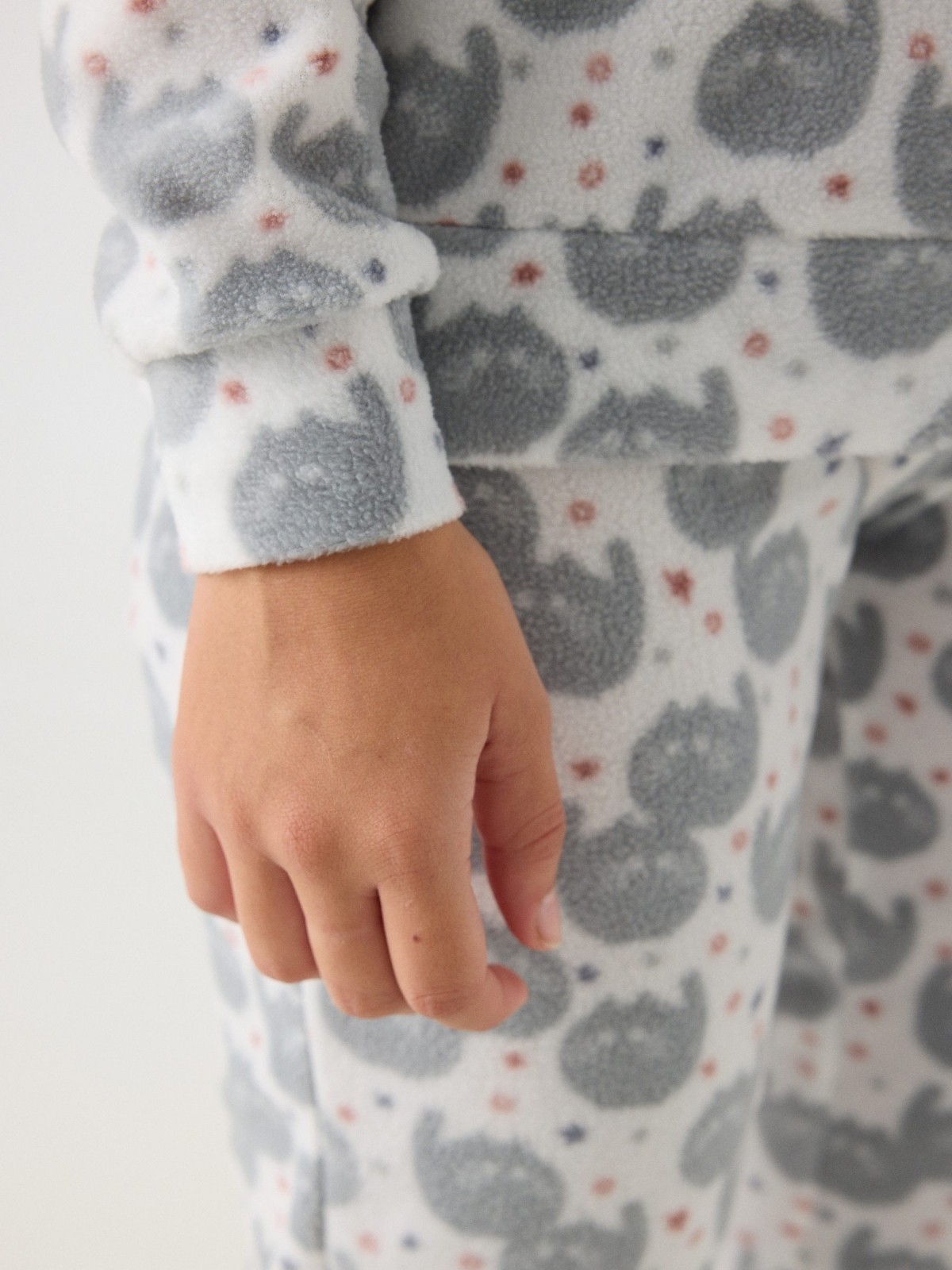 Pijama polar estampado blanco vista detalle