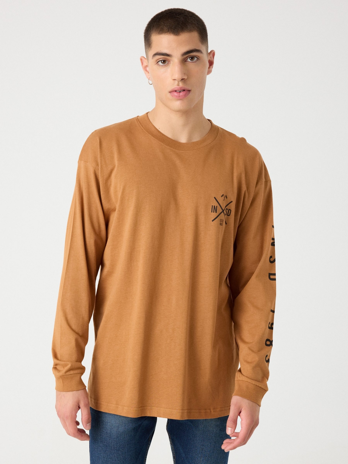 Printed t-shirt with cuffs cinnamon middle front view