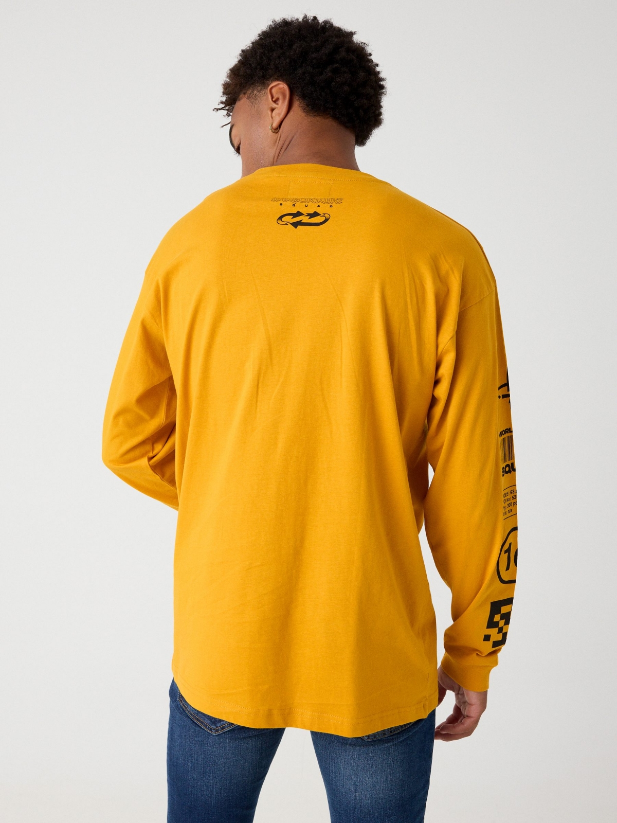 Text print t-shirt ochre middle back view