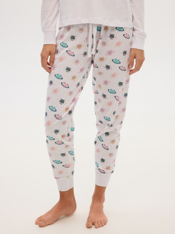 Printed pajama pants white detail view