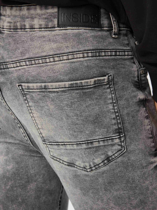 Jeans carrot gris vista detalle