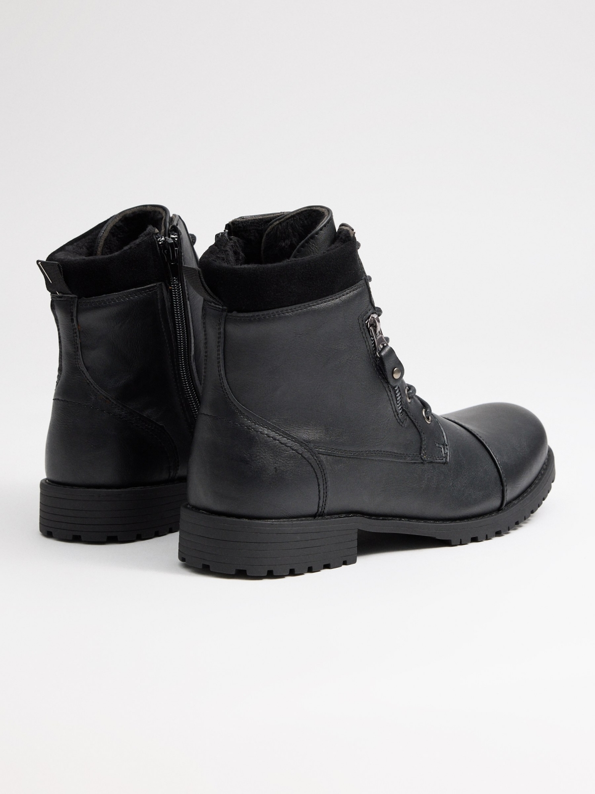 Black boot with zipper detail black 45º back view
