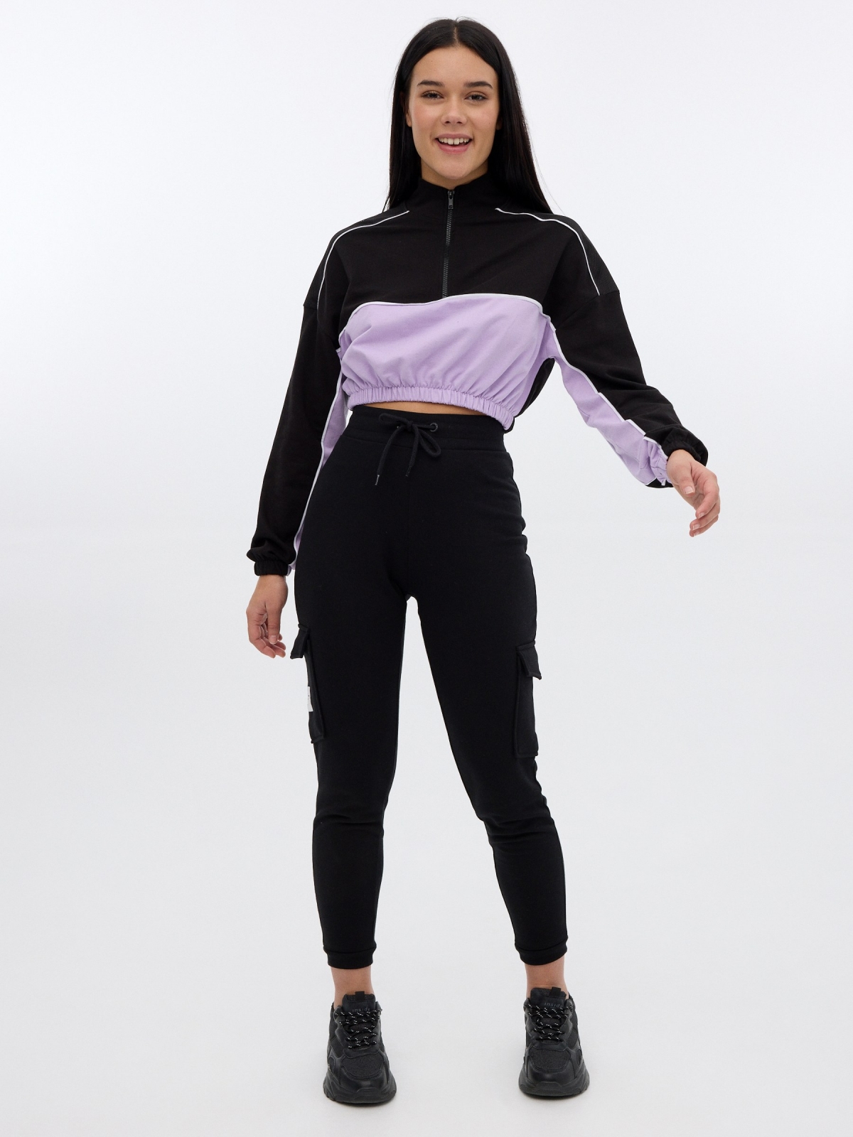 Cropped sweatshirt with zip black front view