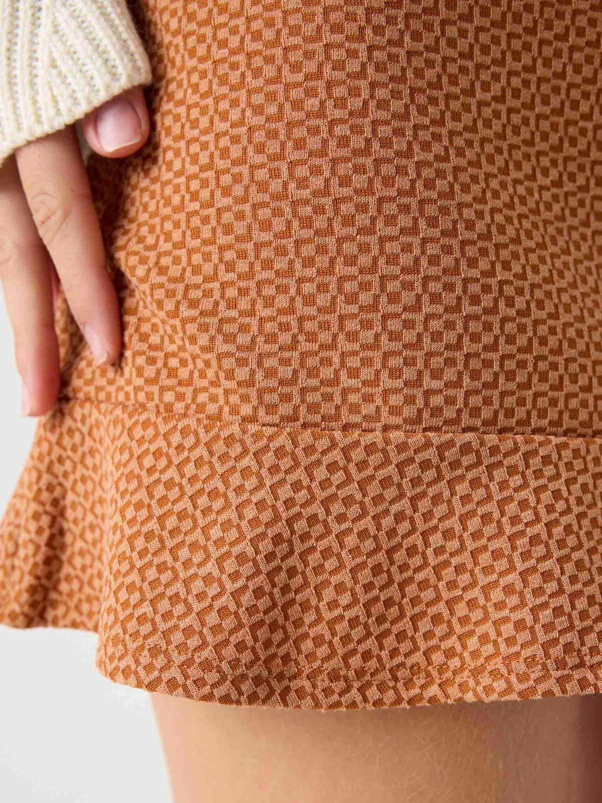 Ruffled jacquard skirt brown detail view