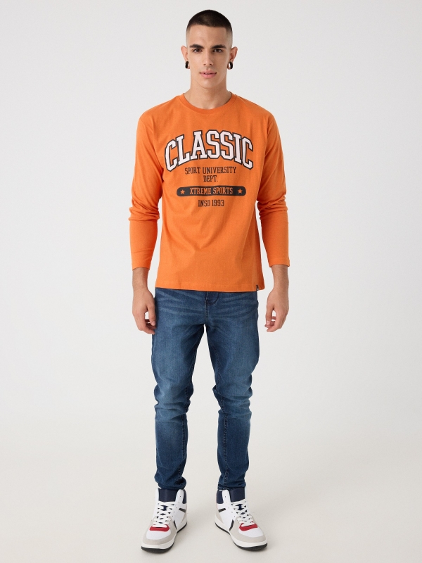 Camiseta estampado University naranja vista general frontal