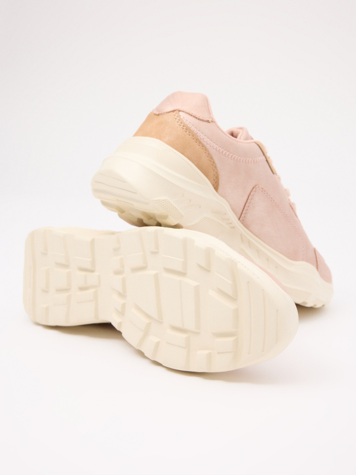 Casual fashion platform sneaker pink detail view