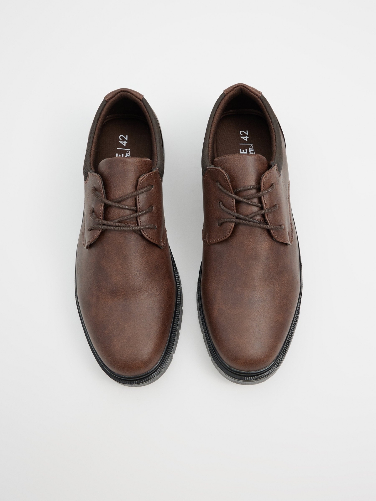 Sapato marrom efeito de couro marrom escuro vista superior