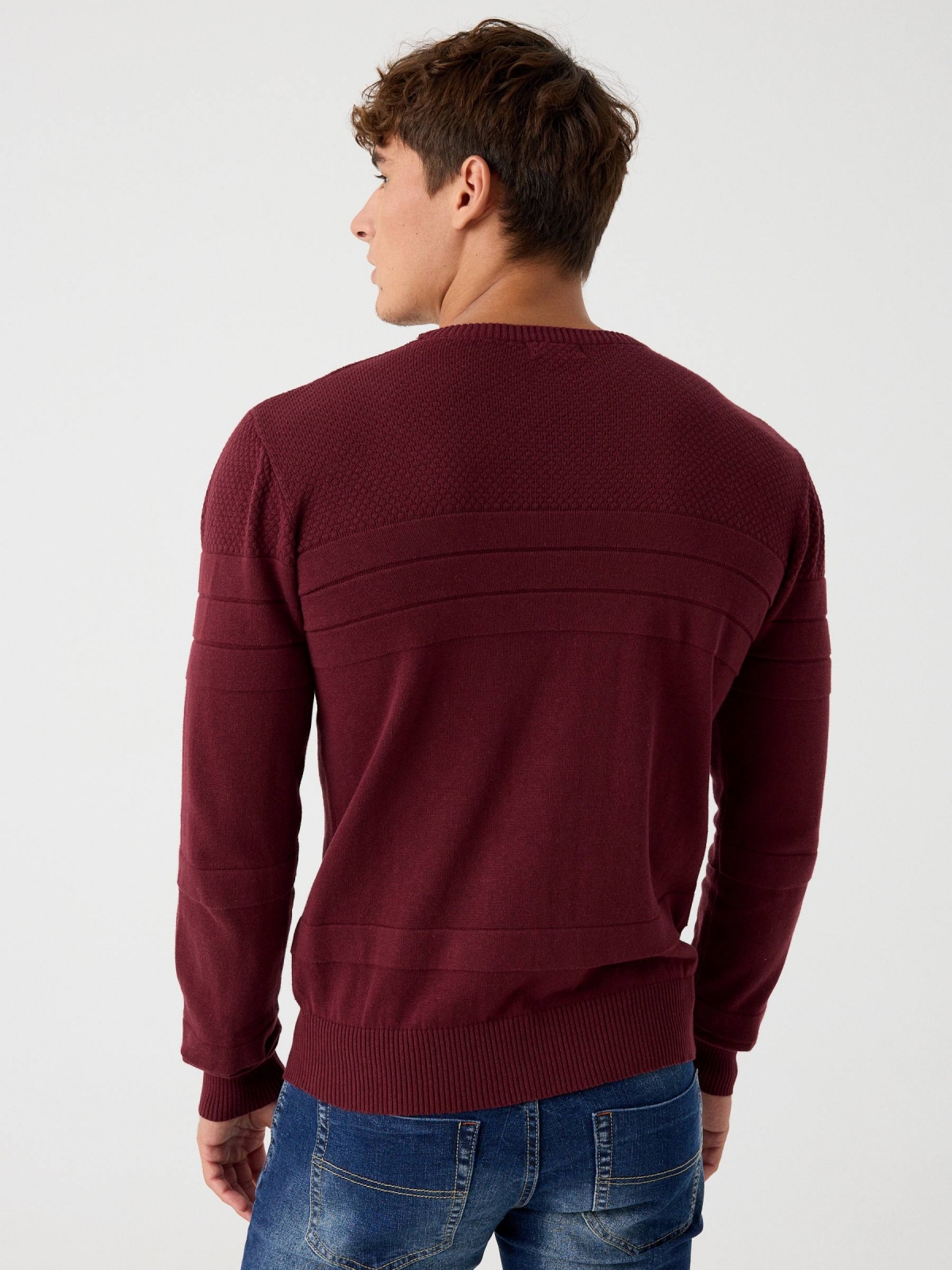Suéter básico de textura com listras granada vista meia traseira