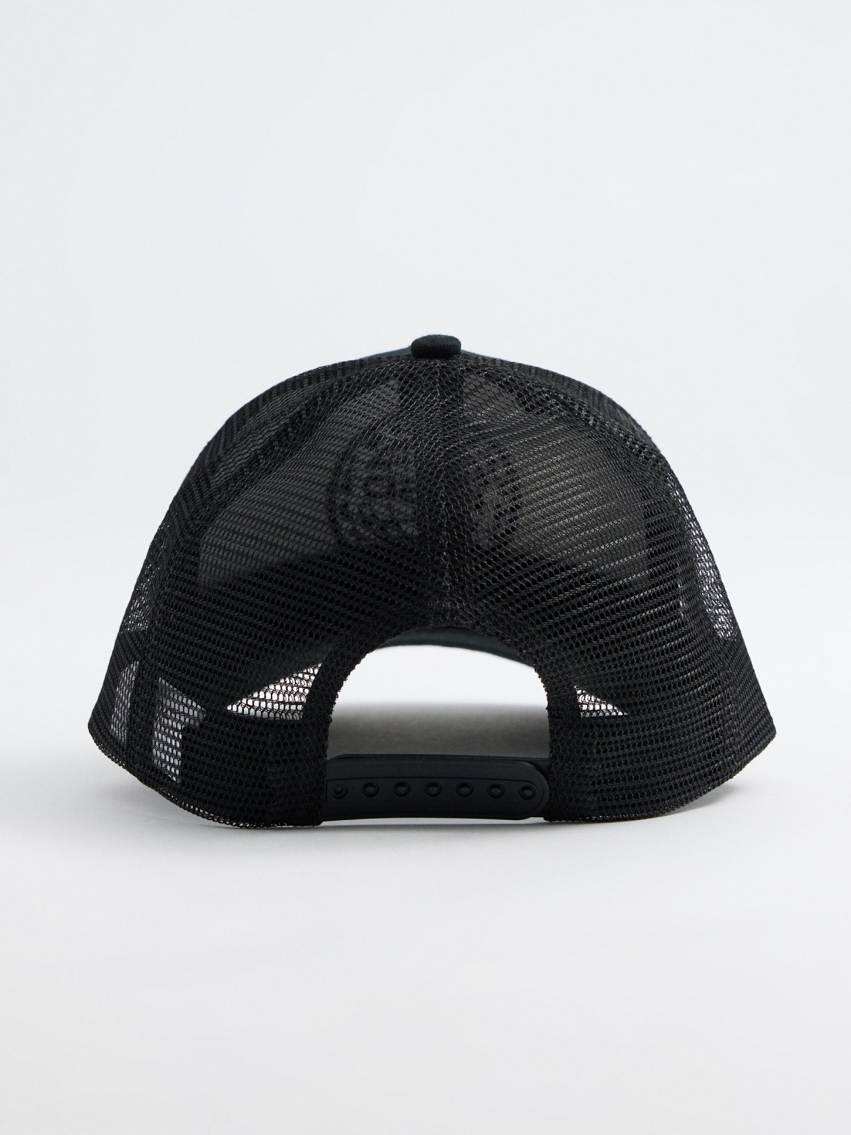 Gorra parche bordado negro vista detalle