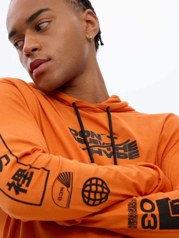 Printed hooded t-shirt dark orange detail view