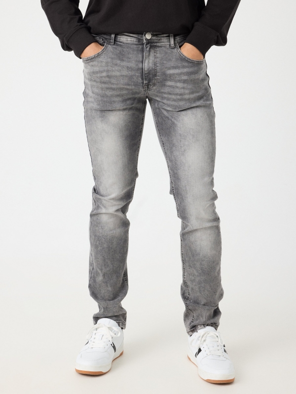 Basic jeans grey middle front view