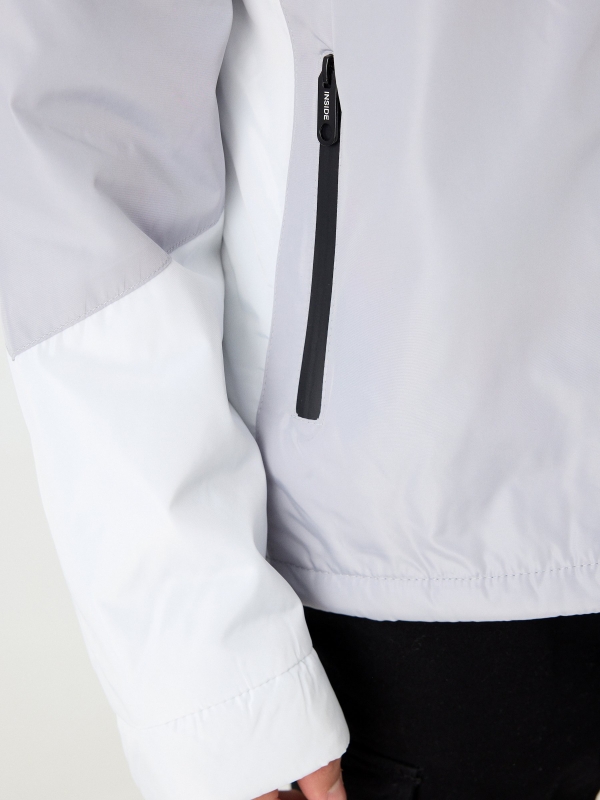 Jaqueta acolchoada com bolsos com zíper preto vista detalhe