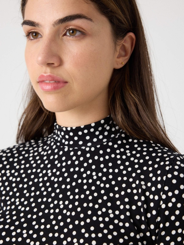 High neck polka dot cropped t-shirt black detail view