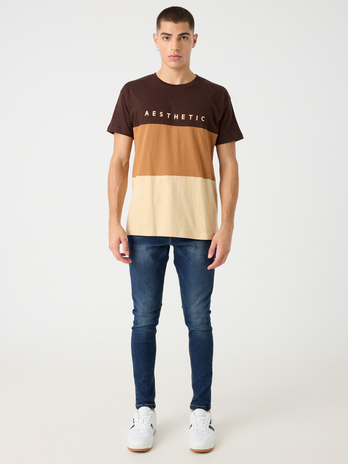 Colour-block t-shirt with text print earth brown front view