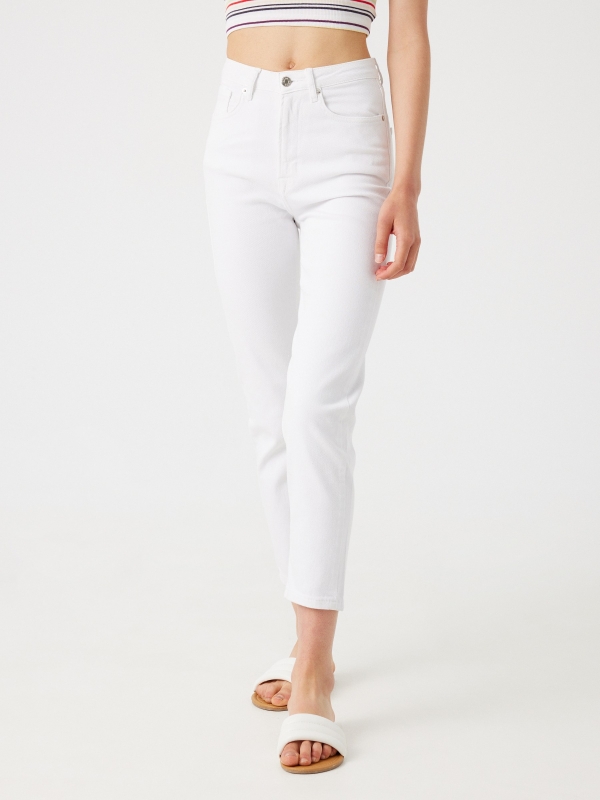 Mom jeans with five pockets white middle front view