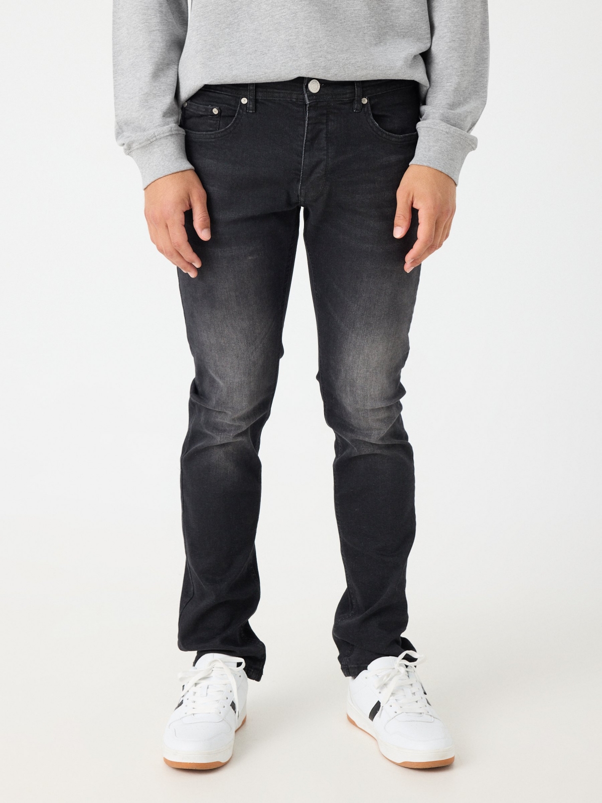 Jeans regular em preto lavado preto vista meia frontal