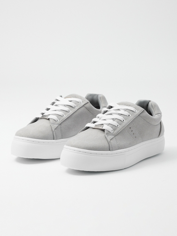 Casual sneaker with silverofmra grey 45º front view