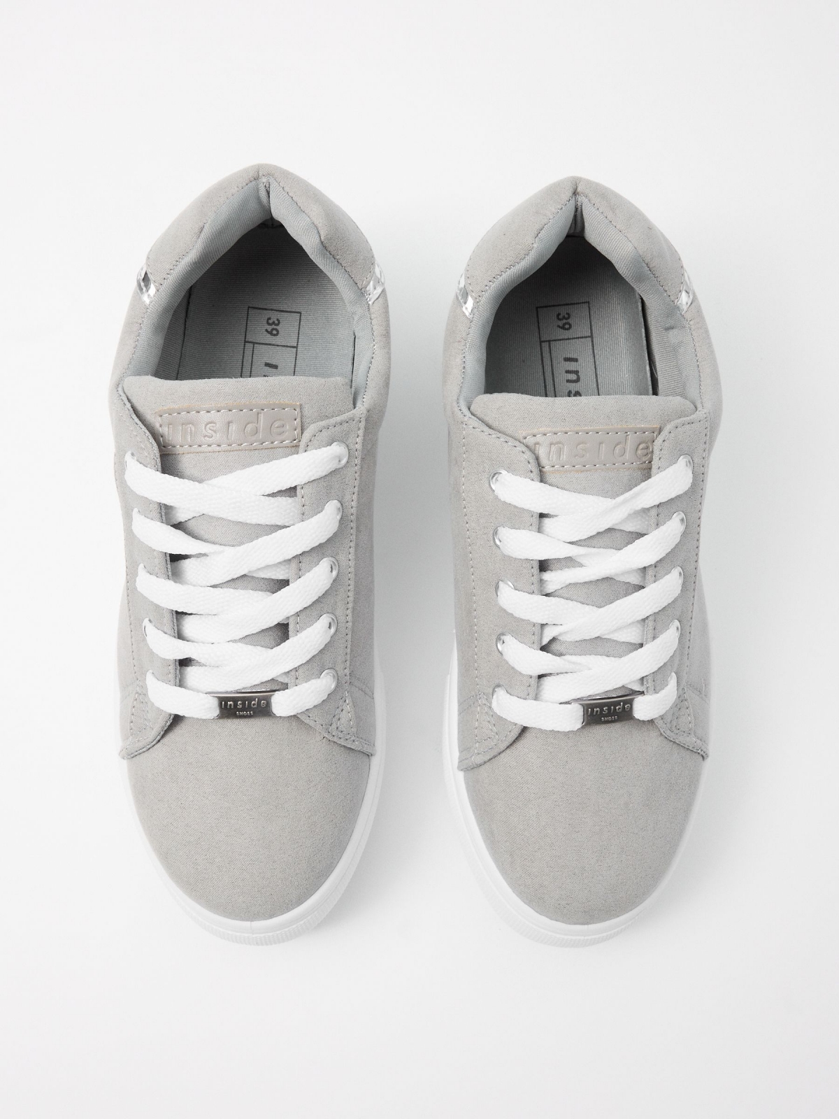 Casual sneaker with silverofmra grey zenithal view