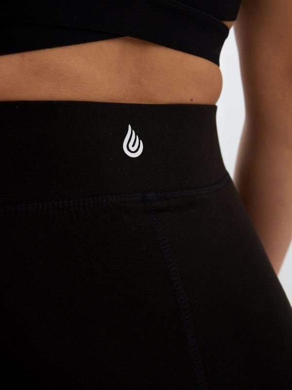 Leggins combined with mesh black detail view
