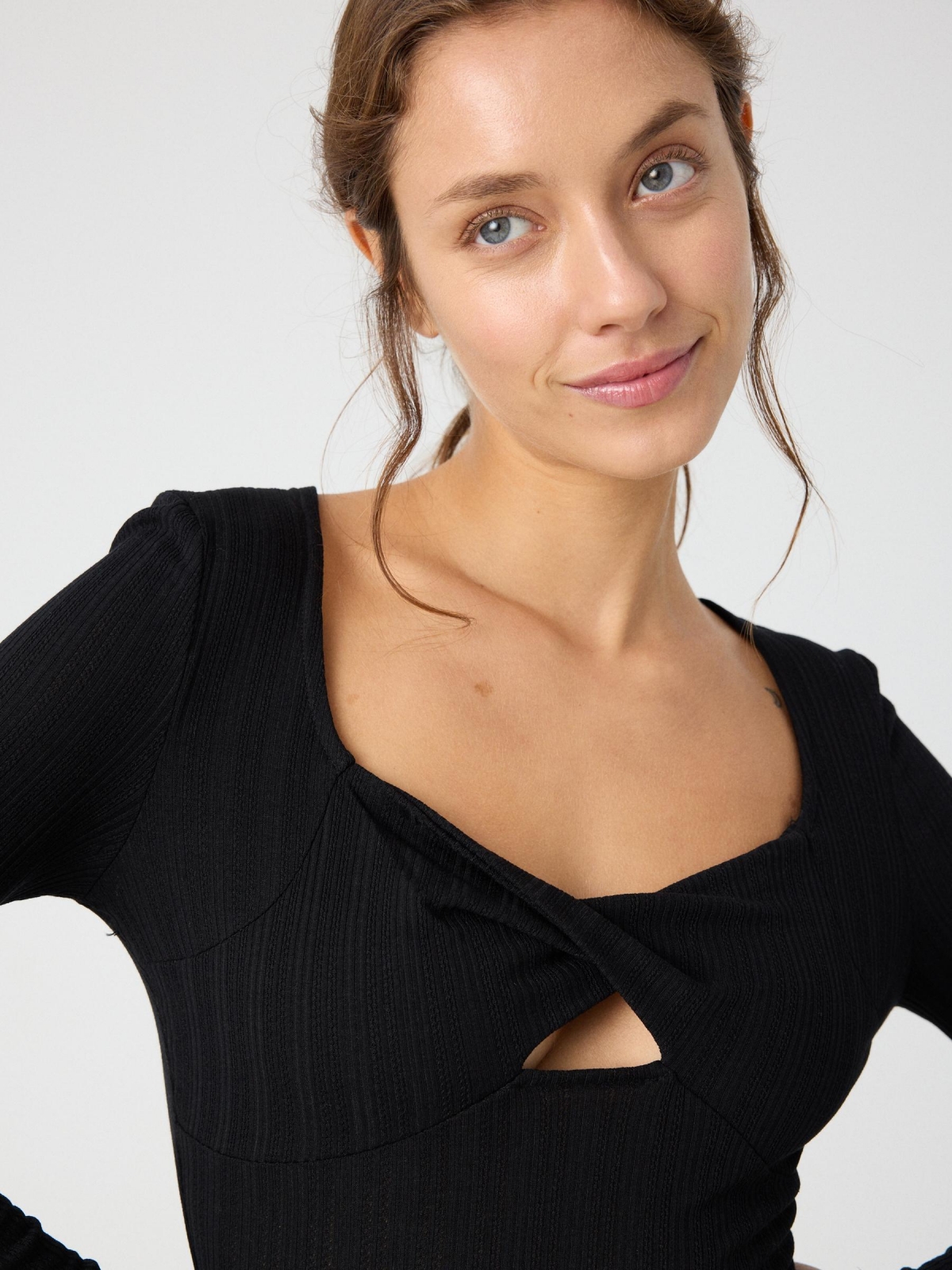 Ribbed t-shirt with crossed neckline black detail view