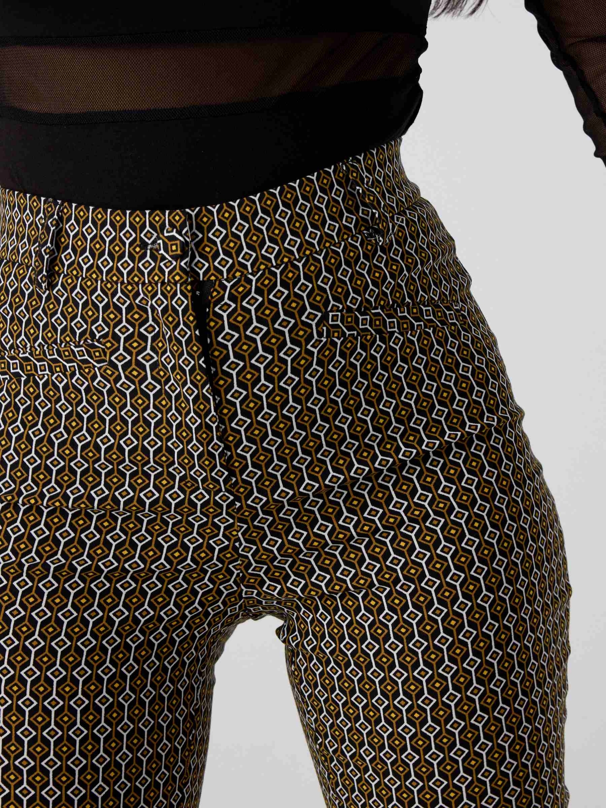 High-waist checkered leggings raw detail view