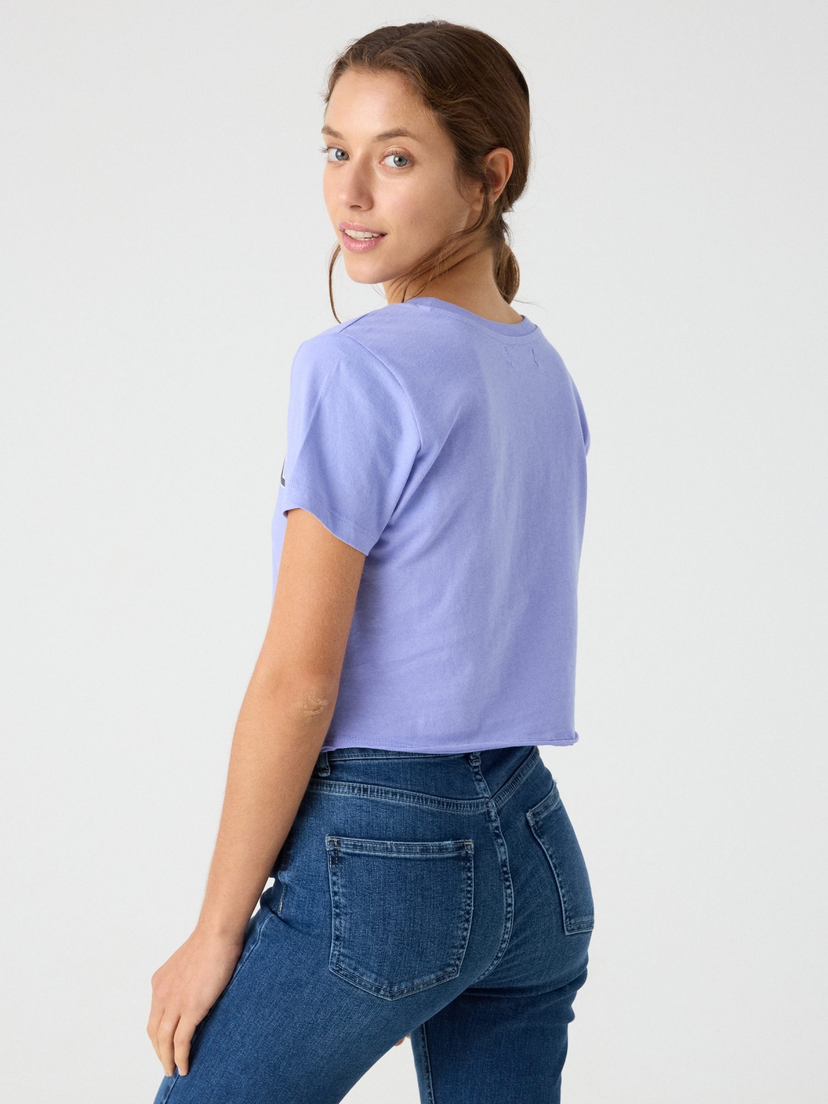 T-shirt streaming lilás vista meia traseira