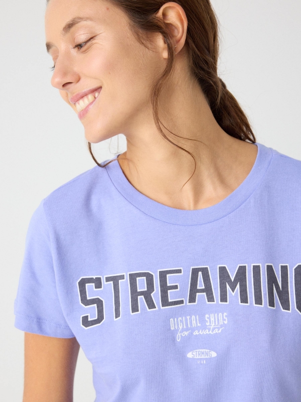 Camiseta streaming lila vista detalle