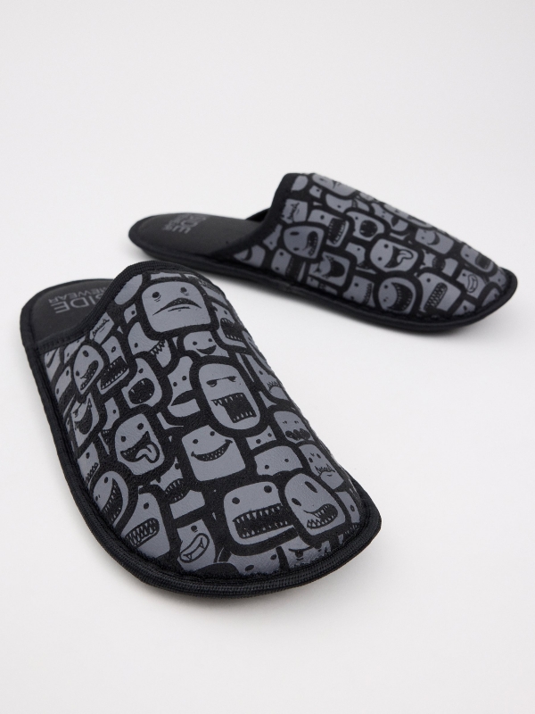 Zapatillas de casa estampadas negro vista detalle