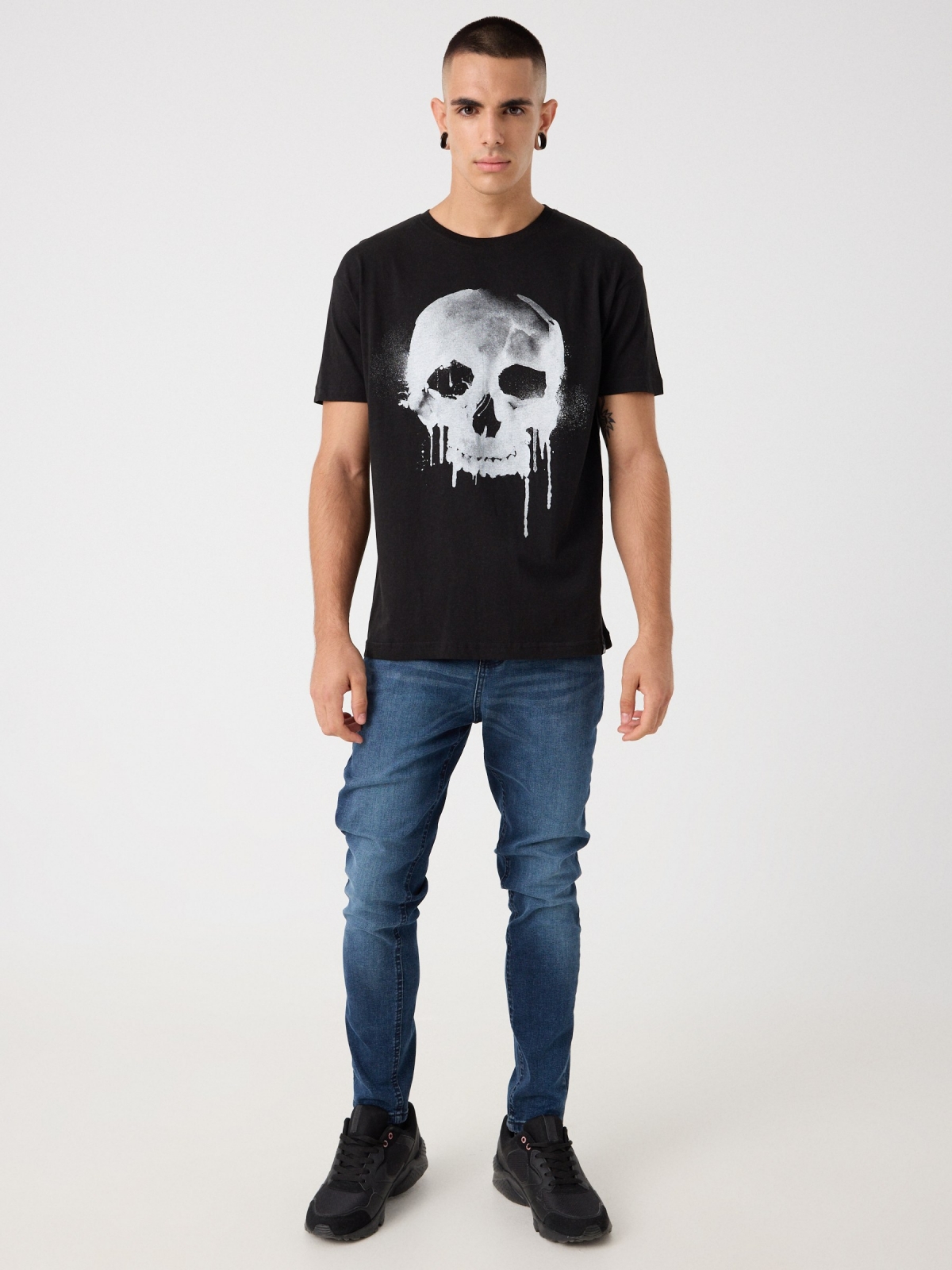 T-shirt caveira pintada preto vista geral frontal