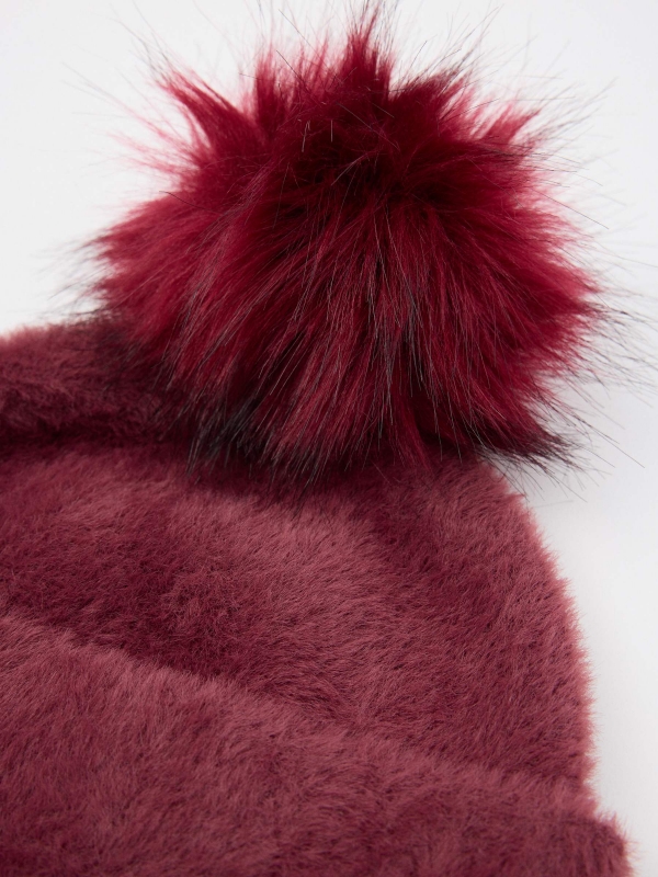 Maroon fur effect cap pink 45º middle back view