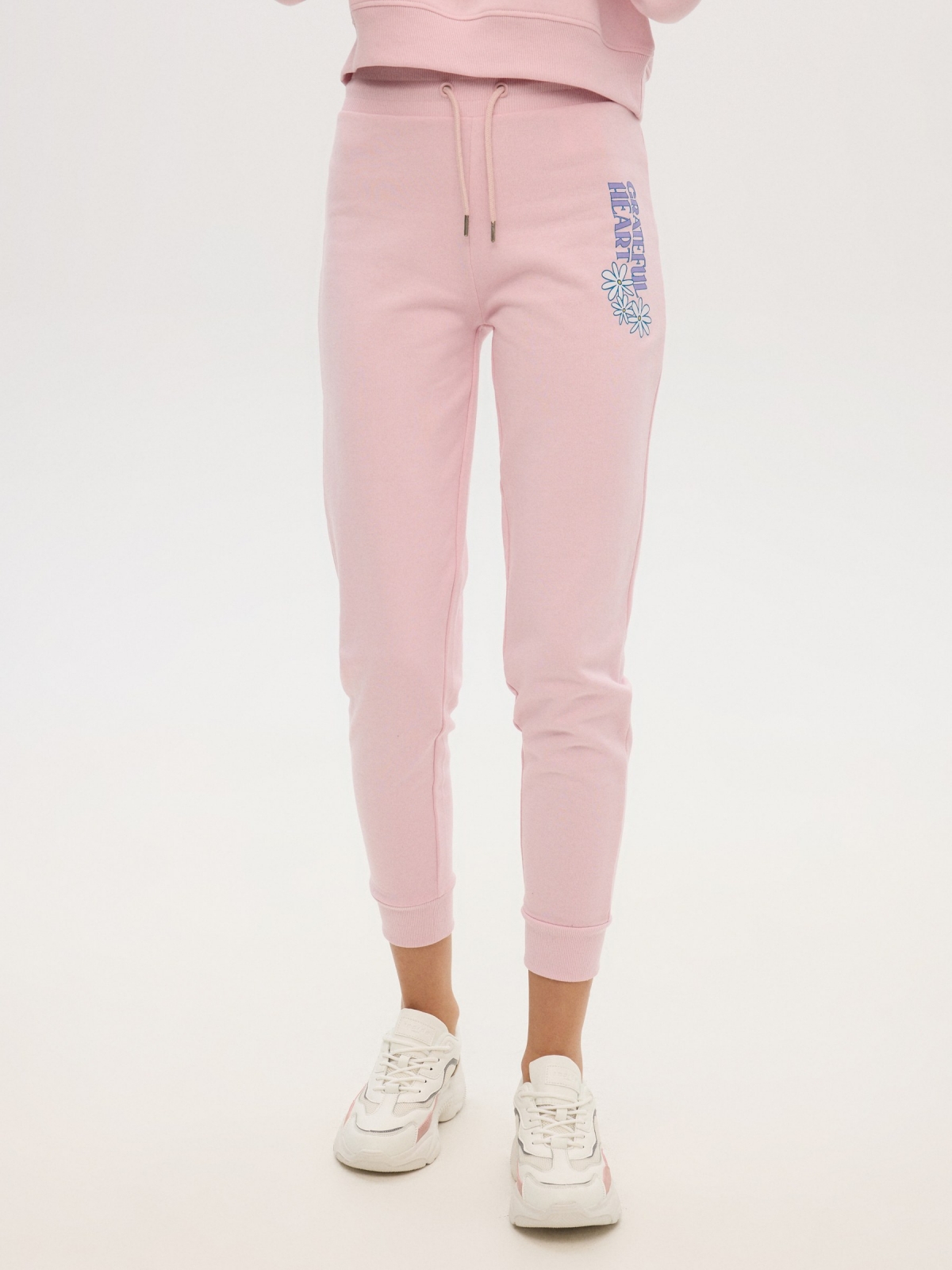 Pantalón jogger rosa estampado rosa claro vista media frontal