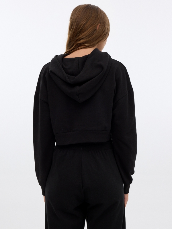 Sweatshirt com capuz preto vista meia traseira