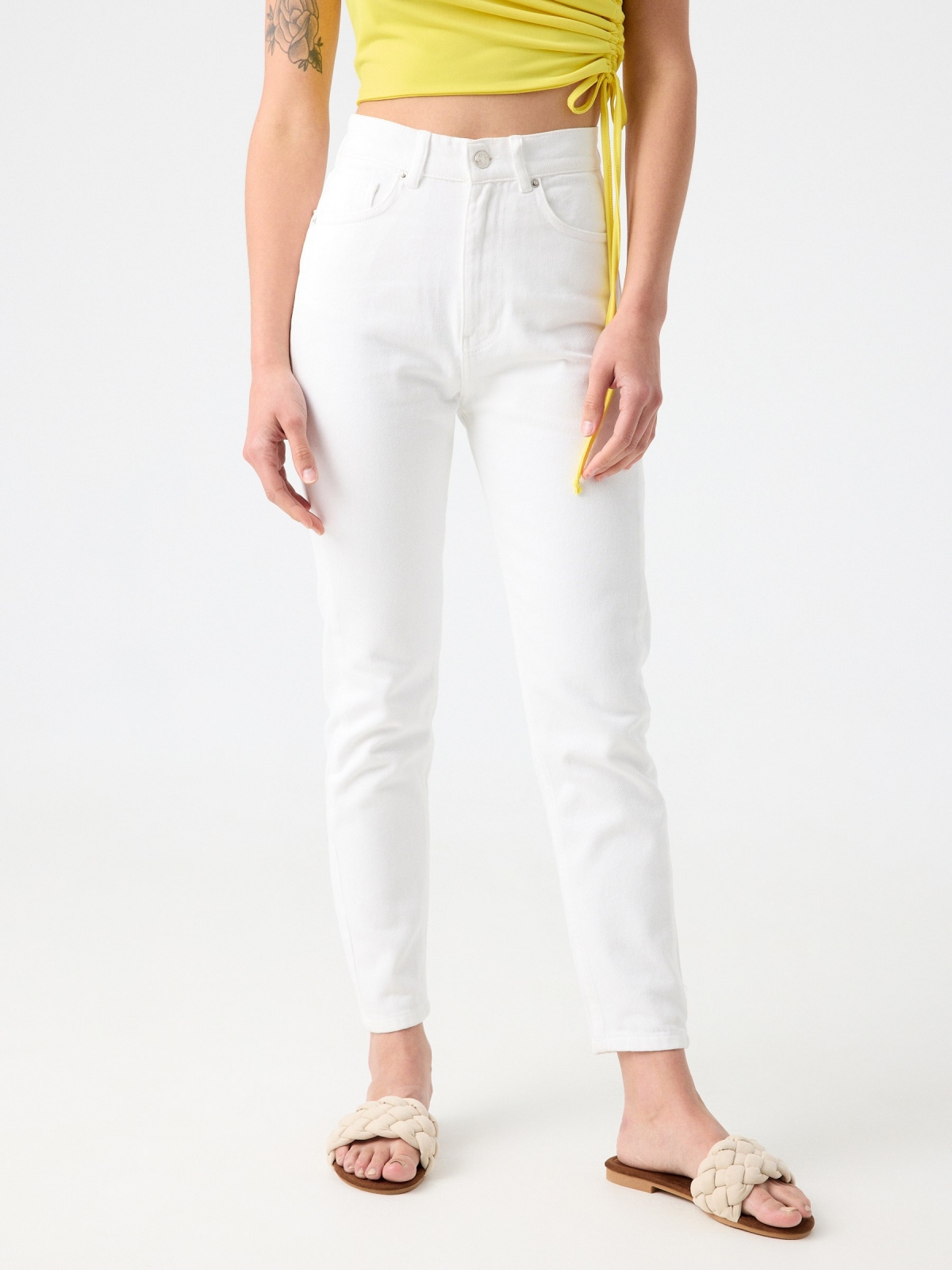 Jeans mom branca cintura alta branco vista meia frontal
