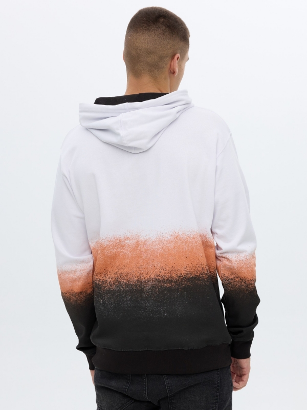 Sweatshirt de impressão gradiente branco vista meia traseira