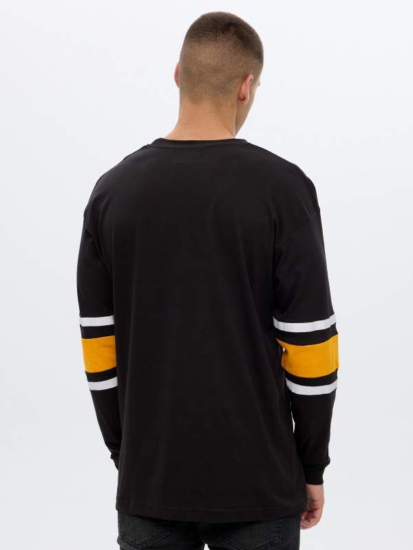 Sport print t-shirt black middle back view