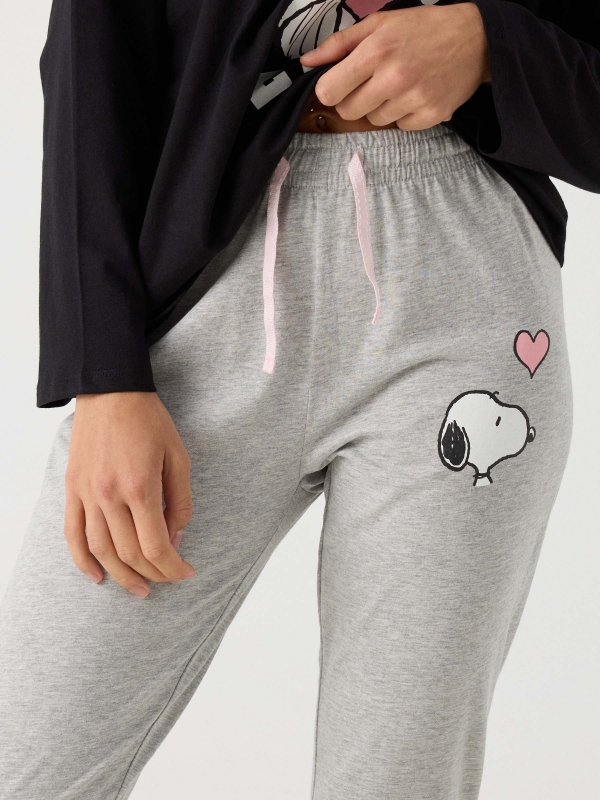 Pijama Snoopy negro vista detalle
