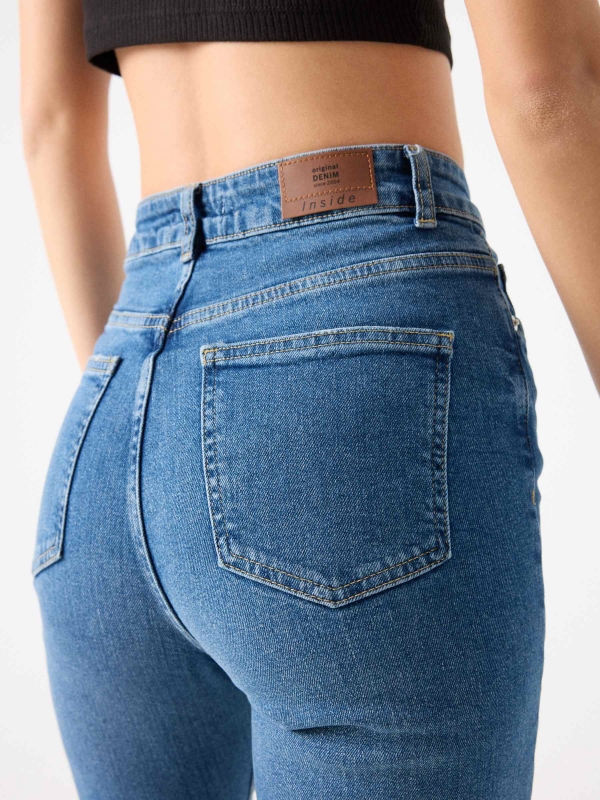 Jeans flare azul cintura alta azul vista detalhe