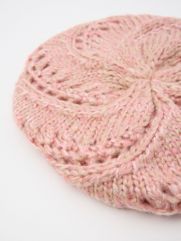 Coarse yarn beret in pink tones middle 45º front view