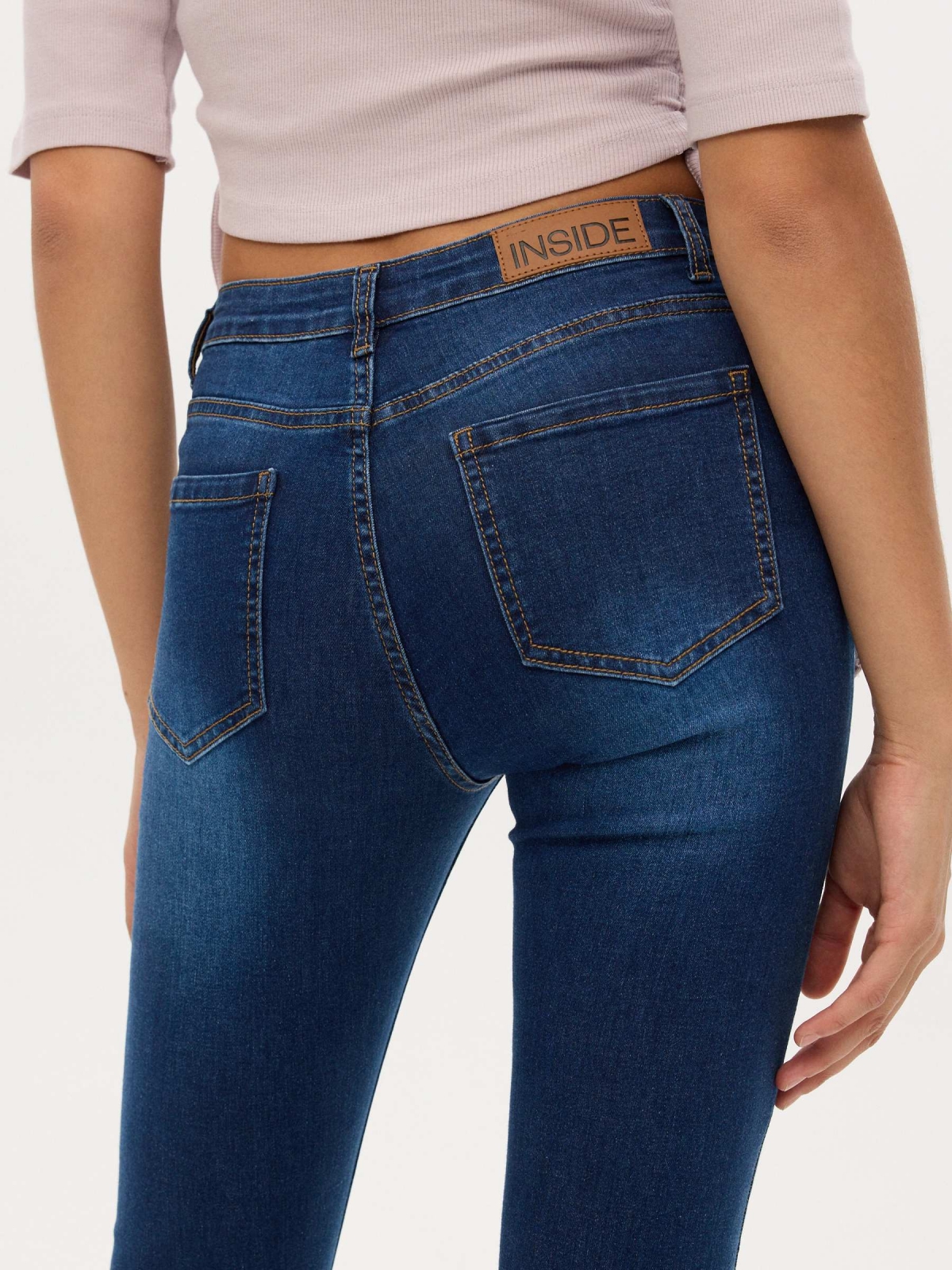 Jeans skinny mid rise azul vista detalhe